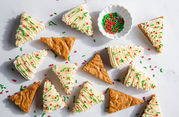 Gingerbread-white chocolate blondies [vanilla bean buttercream]