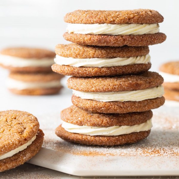 Gingerdoodle sandwich cookies [lemon frosting]
