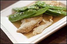 Gingered chicken with snow peas