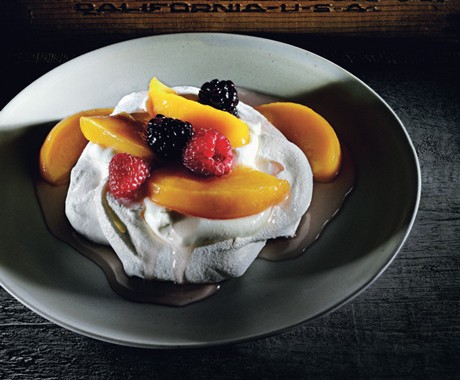 Gingered-peach Pavlovas