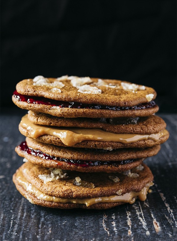 Gingersnap cookie sandwiches