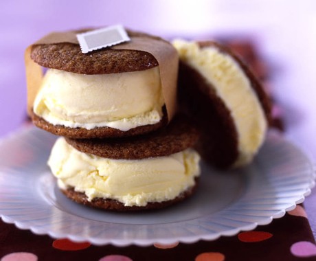 Gingersnap lemon ice cream sandwiches