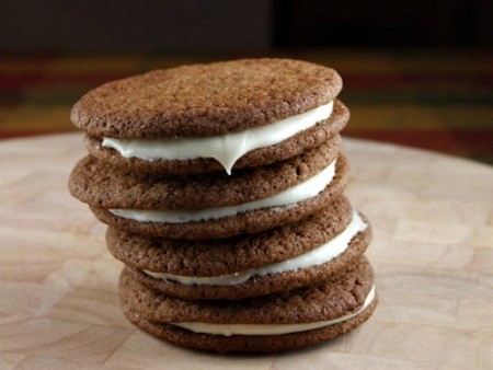 Gingersnaps with orange-ginger cream filling