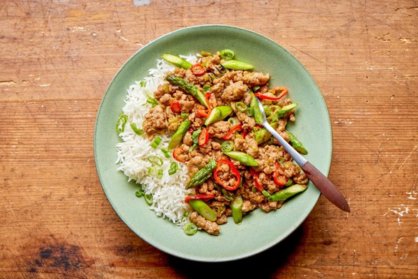 Gingery stir-fried pork and asparagus