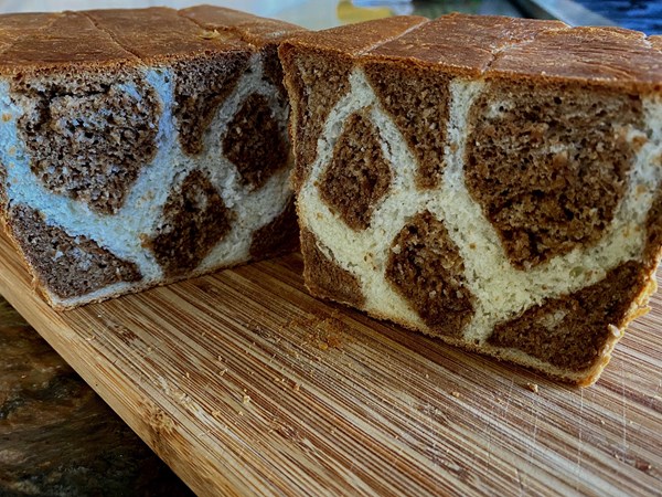 Giraffe loaf (Chángjǐnglù tùsī / 長頸鹿吐司)