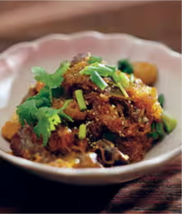 Glass noodles stir-fried with mushrooms and fermented bean curd (Wun sen pat dtao huu yii)