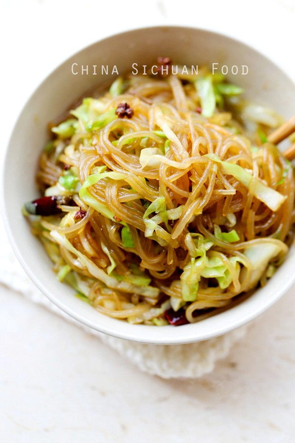 Glass noodles stir fry with shredded cabbage