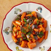 Glazed carrots with olives