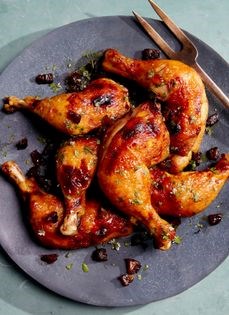 Glazed chicken legs with curry and dates