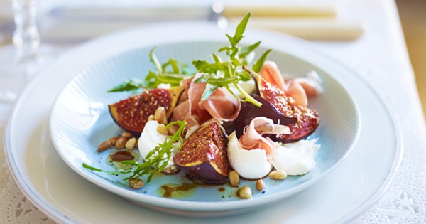 Glazed figs with mozzarella