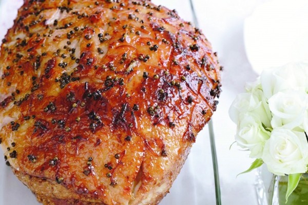 Glazed ham with green peppercorns