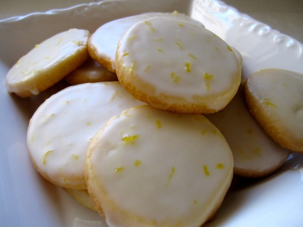 Glazed lemon cookies
