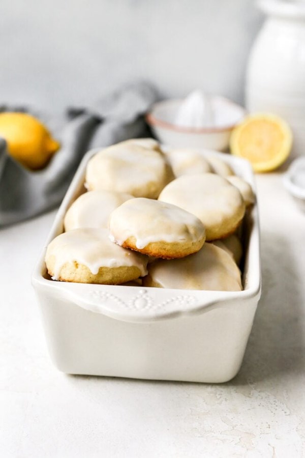 Glazed lemon cookies