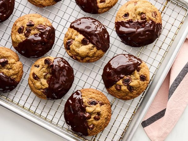 Glazed mocha chocolate chip cookies 