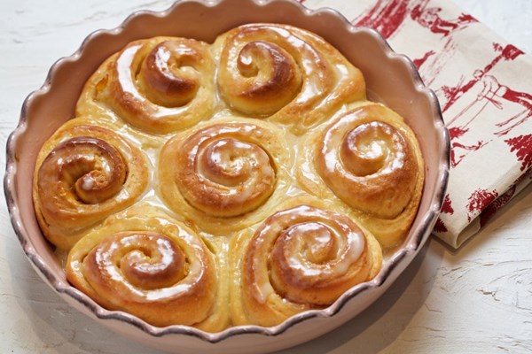 Glazed orange sweet rolls