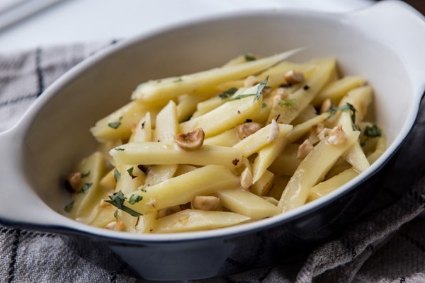 Glazed parsnips with toasted hazelnuts