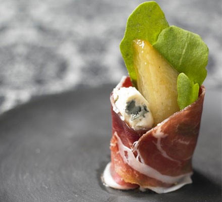 Glazed pears with dolcelatte, rocket and pata negra