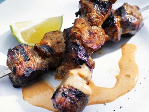 Glazed pork satay skewers