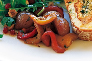 Glazed shallot and pepper salad