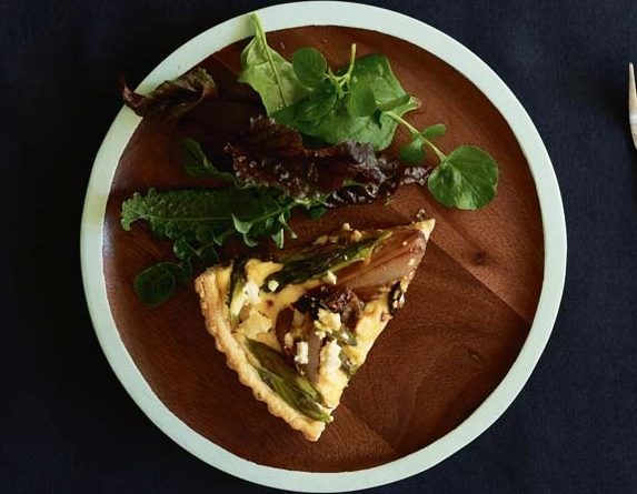 Glazed shallot tart with asparagus & sheep's cheese