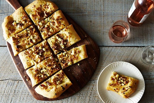 Glazed shallot, walnut and goat-cheese pizza