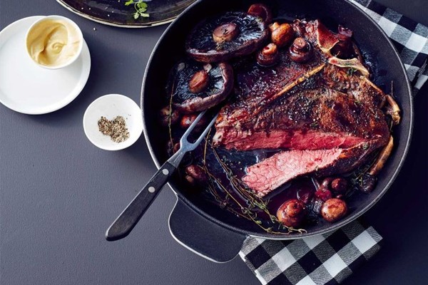 Glazed T-bone with red wine & mushrooms