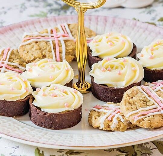 Glazed vanilla-oat cookies [vanilla bean glaze]