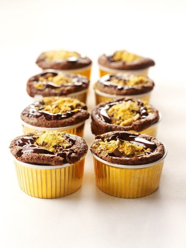 Glitzy chocolate puddings