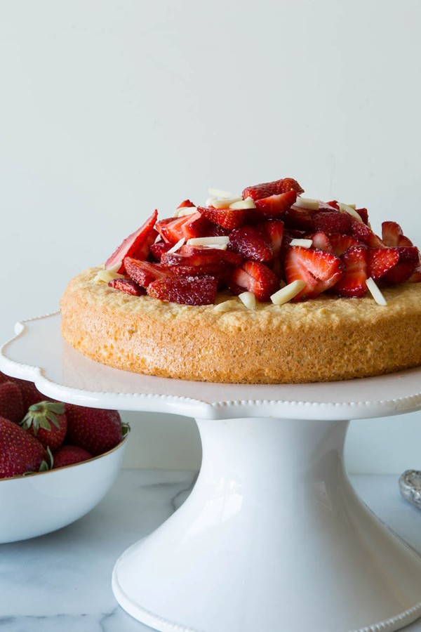 Gluten-free almond cake with strawberries
