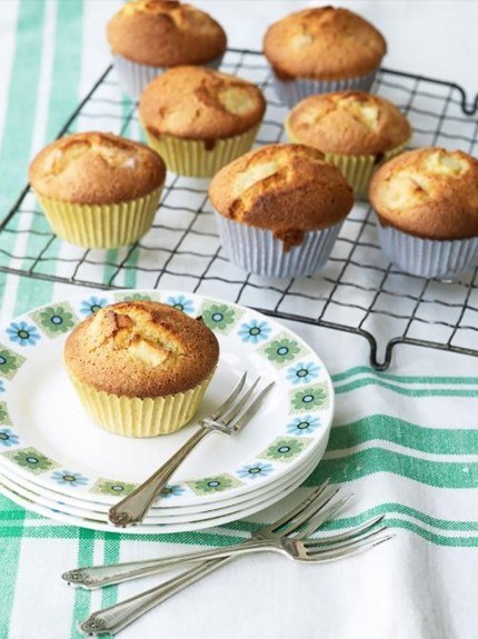 Gluten-free apple, almond & cardamom cupcakes 