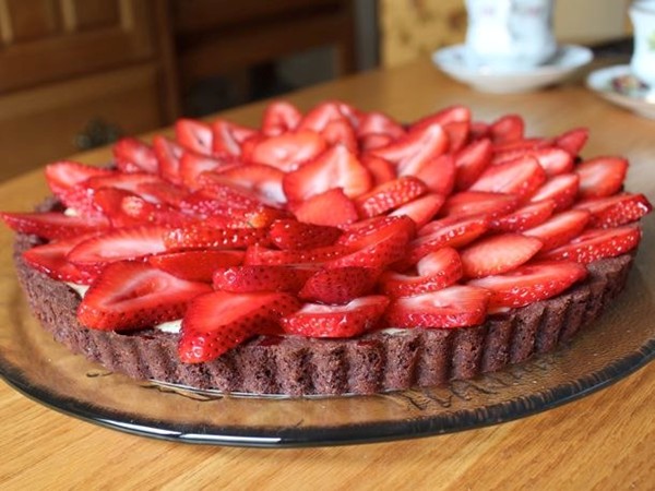 Gluten-free chocolate almond strawberry cheesecake tart