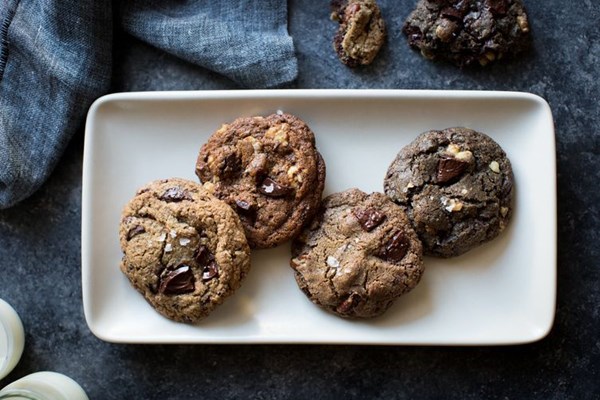 Gluten-free chocolate chip cookies with alternative flours: oat, buckwheat, teff