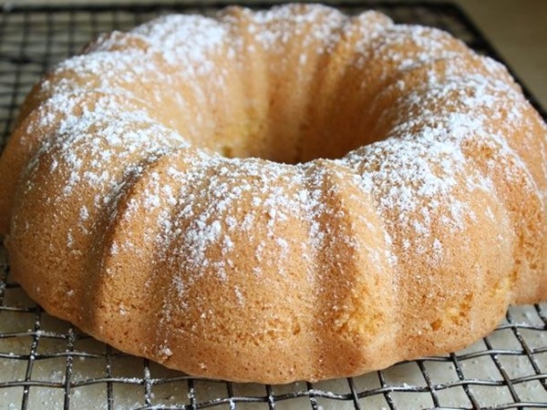 Gluten-free cornmeal cake
