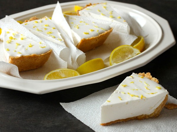 Gluten-free fluffy lemonade pie