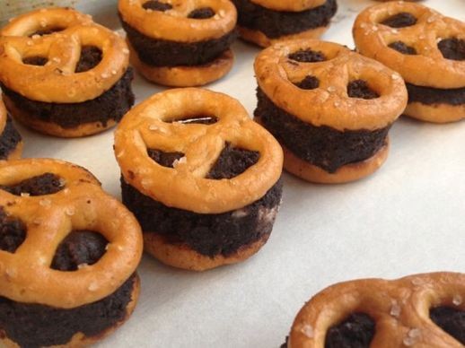 Gluten-free no-bake chocolate pretzel bites
