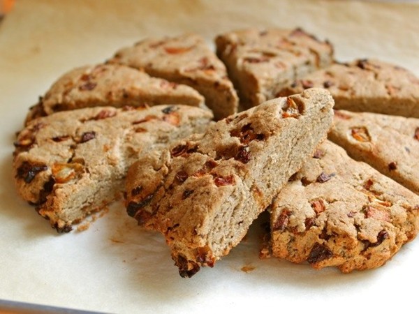 Gluten-free onion and black pepper scones