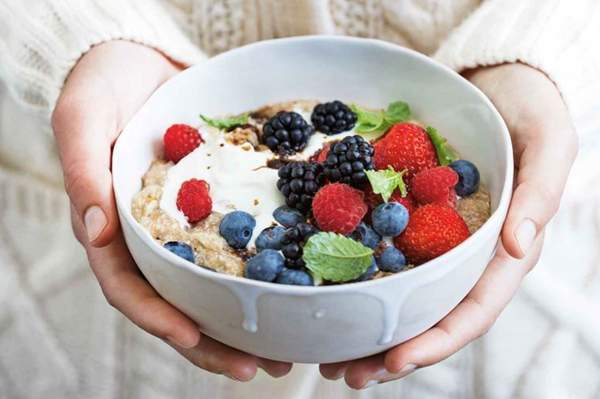 Gluten-free porridge with berries