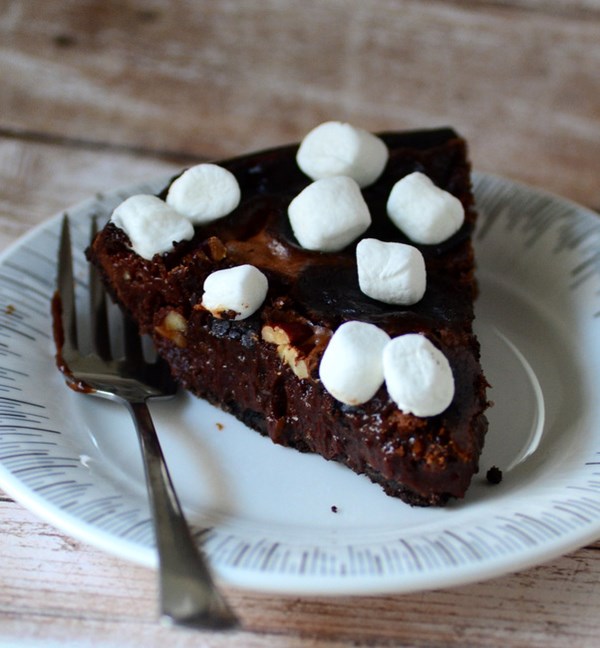 Gluten free rocky road brownie pie