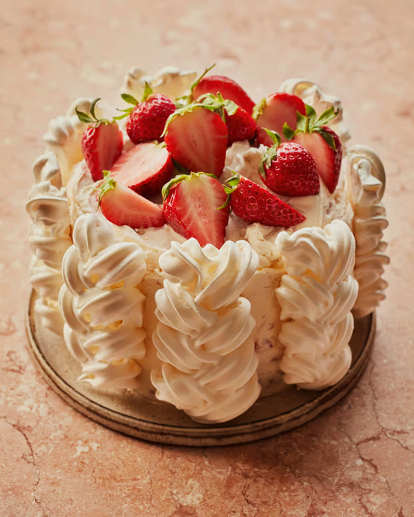 Gluten-free strawberry meringue cake