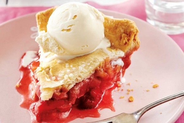 Gluten-free strawberry rhubarb pie