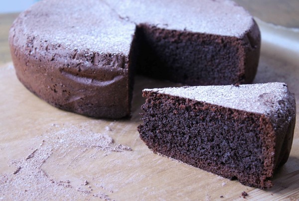 Gluten, nut & dairy free chocolate cake
