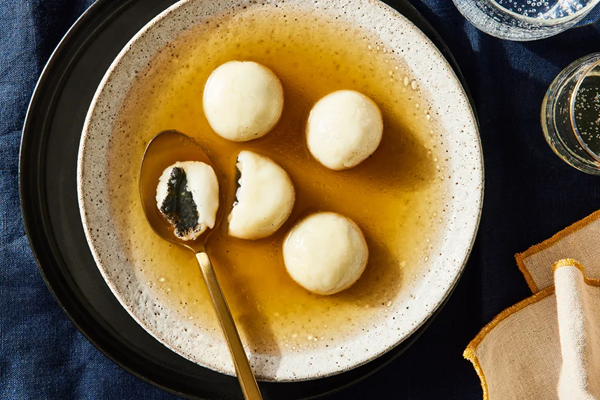 Glutinous rice balls (Tang yuan)