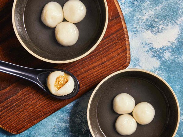 Glutinous rice balls (Tang yuan)