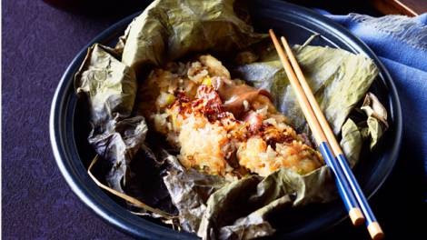 Glutinous rice parcels with pork