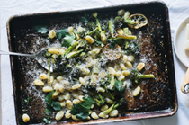 Gnocchi broccoli tray bake with lemon and cheese 