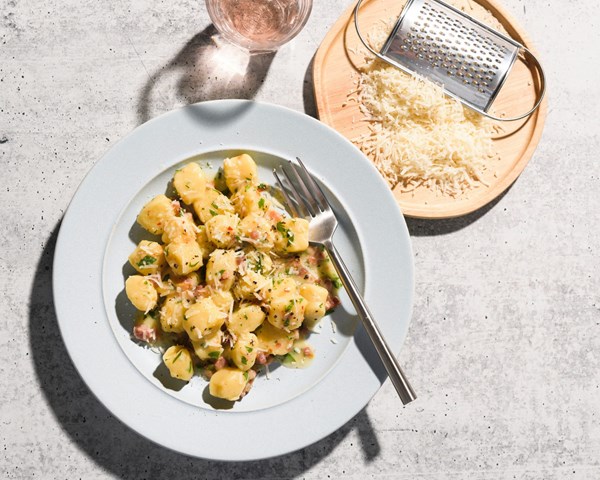 Gnocchi di farina with pancetta and garlic