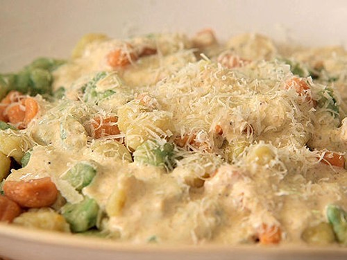 Gnocchi three ways with a creamy walnut sauce (Gnocchi tricolore con sugo di nocciole)