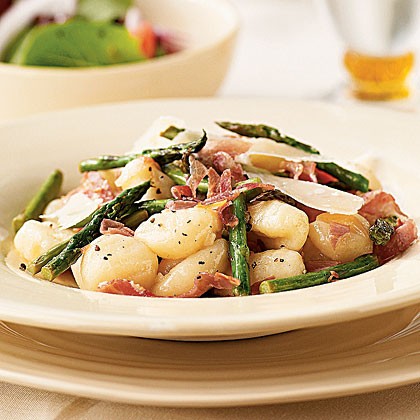 Gnocchi with asparagus and pancetta