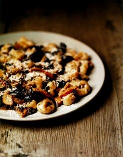 Gnocchi with horn of plenty and chicken of the woods