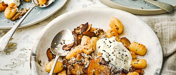 Gnocchi with mushrooms and paprika butter